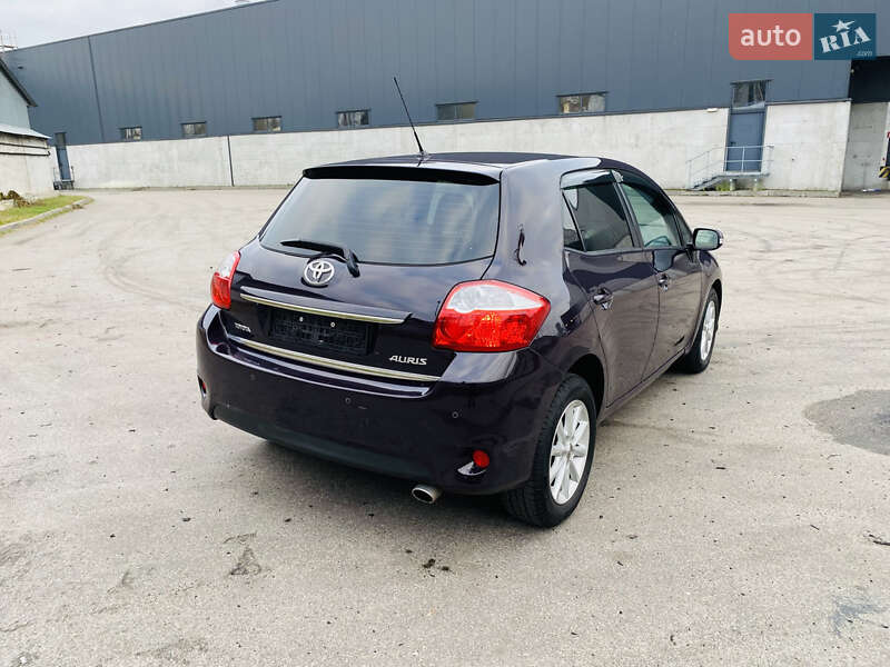 Хэтчбек Toyota Auris 2010 в Киеве