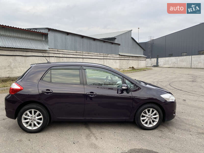 Хэтчбек Toyota Auris 2010 в Киеве