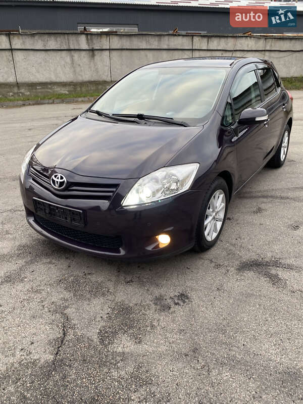 Хэтчбек Toyota Auris 2010 в Киеве