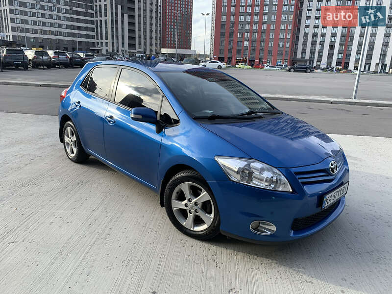 Хетчбек Toyota Auris 2010 в Києві