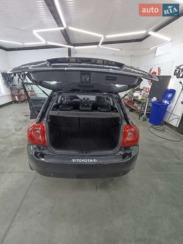 Хетчбек Toyota Auris 2008 в Чернівцях