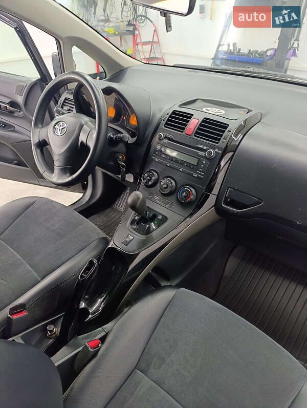 Хетчбек Toyota Auris 2008 в Чернівцях