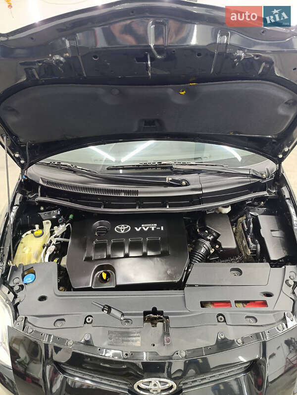 Хетчбек Toyota Auris 2008 в Чернівцях