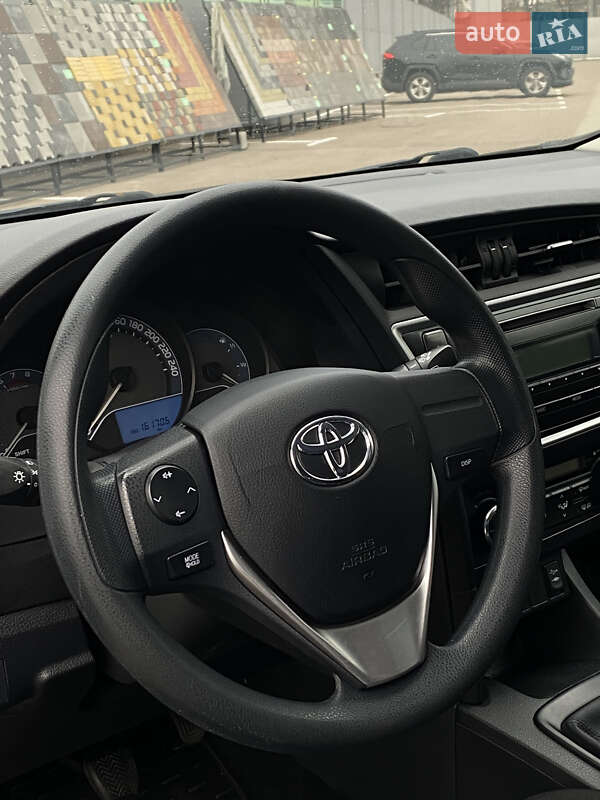 Хетчбек Toyota Auris 2014 в Києві фото 45 Хетчбек Toyota Auris 2014 в Києві