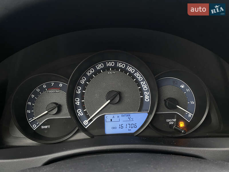 Хетчбек Toyota Auris 2014 в Києві фото 46 Хетчбек Toyota Auris 2014 в Києві