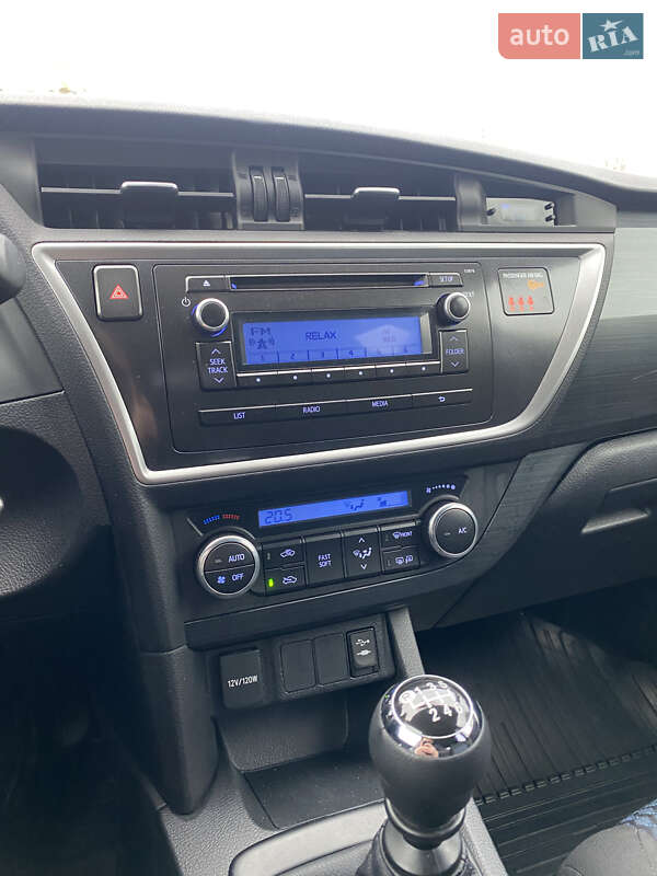 Хетчбек Toyota Auris 2014 в Києві фото 47 Хетчбек Toyota Auris 2014 в Києві