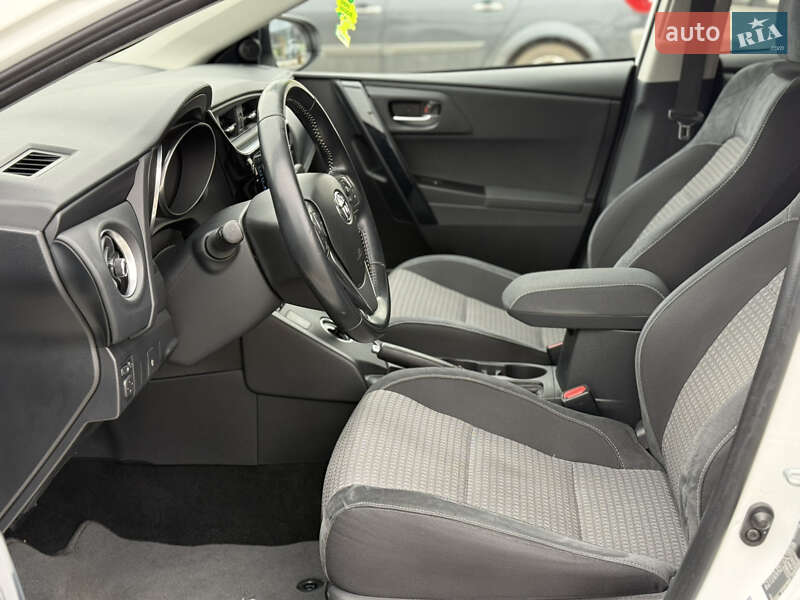 Універсал Toyota Auris 2017 в Луцьку фото 21 Універсал Toyota Auris 2017 в Луцьку