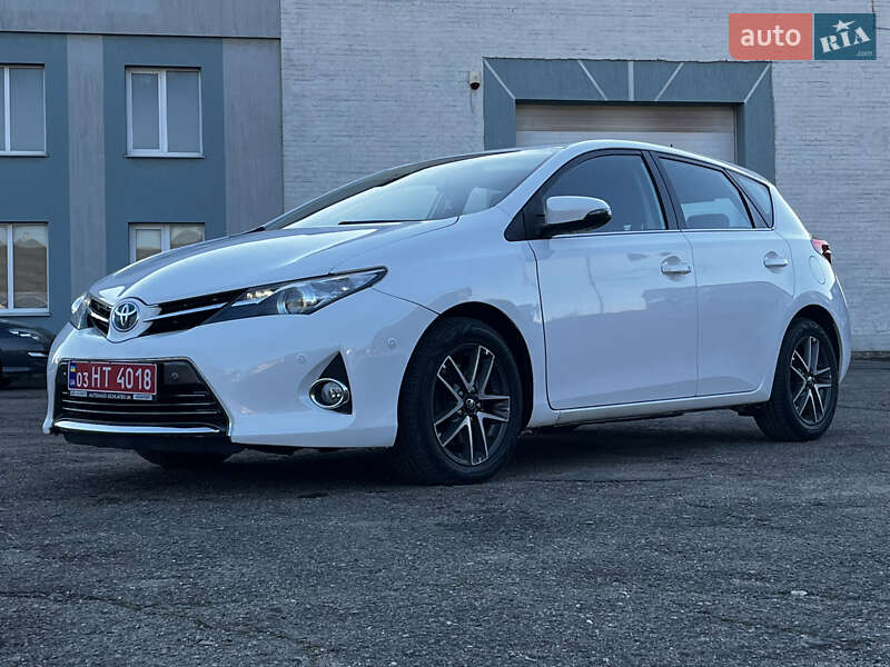 Хэтчбек Toyota Auris 2013 в Луцке