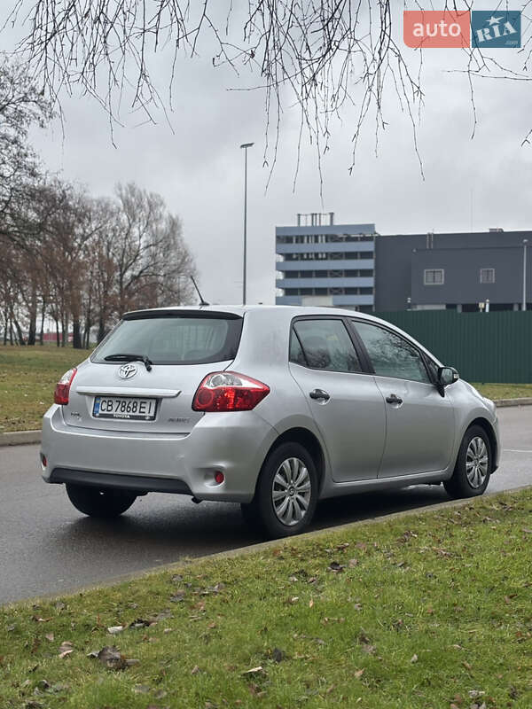 Хетчбек Toyota Auris 2010 в Києві