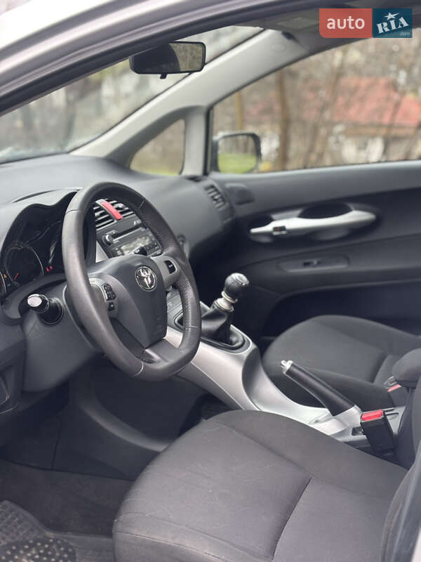 Хетчбек Toyota Auris 2010 в Києві