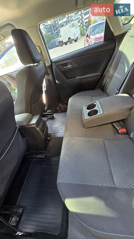 Хэтчбек Toyota Auris 2015 в Киеве