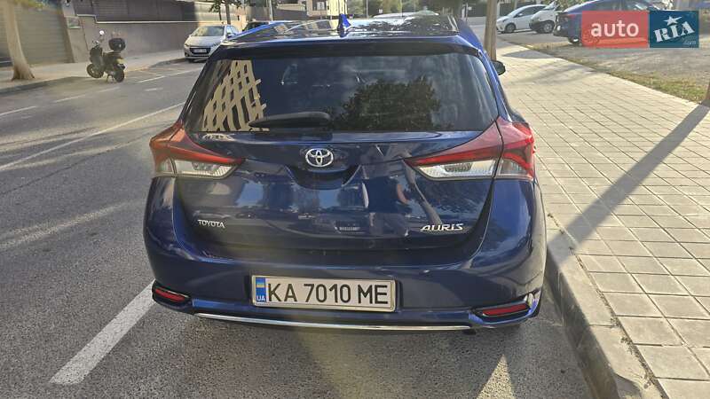 Хэтчбек Toyota Auris 2015 в Киеве