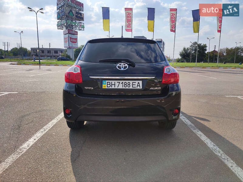 Хэтчбек Toyota Auris 2011 в Одессе