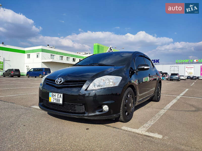 Хэтчбек Toyota Auris 2011 в Одессе