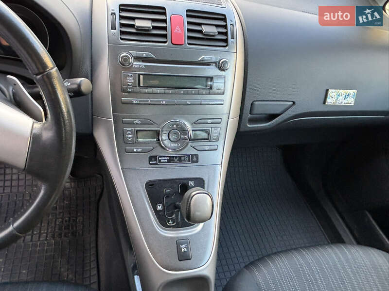 Хетчбек Toyota Auris 2008 в Дніпрі