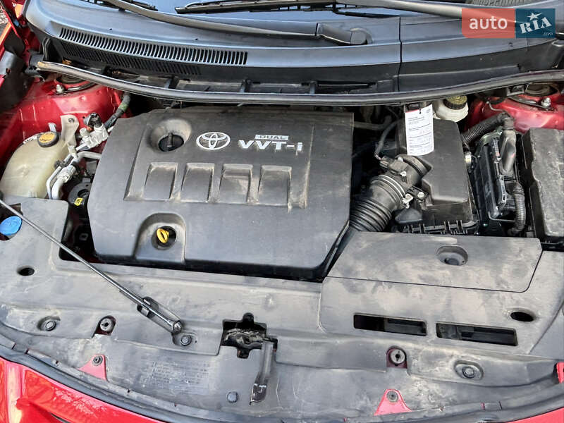 Хетчбек Toyota Auris 2008 в Дніпрі