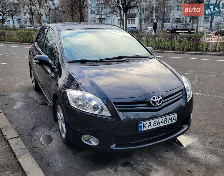 Toyota Auris 2011