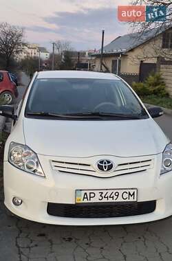 Хэтчбек Toyota Auris 2012 в Золочеве