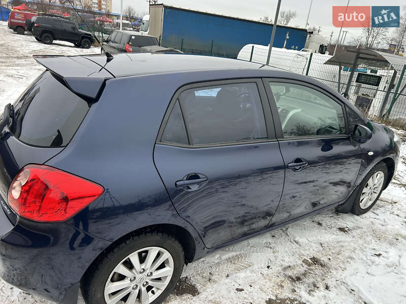 Хэтчбек Toyota Auris 2008 в Буче