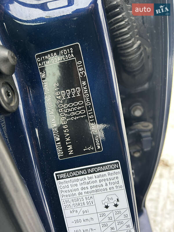 Хэтчбек Toyota Auris 2008 в Буче