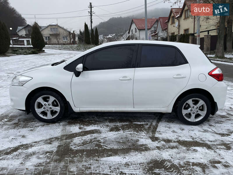 Хэтчбек Toyota Auris 2012 в Львове