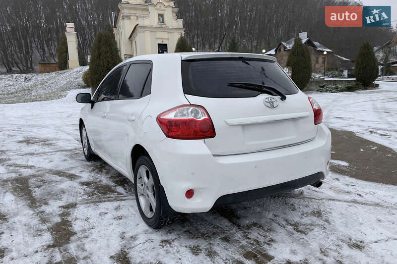 Хэтчбек Toyota Auris 2012 в Львове