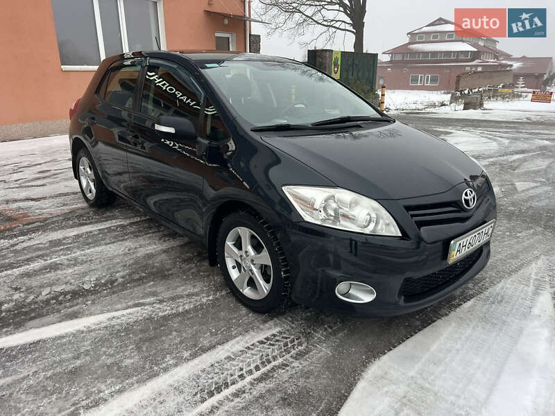 Хэтчбек Toyota Auris 2011 в Виннице