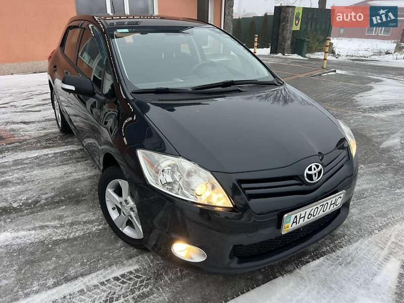 Хэтчбек Toyota Auris 2011 в Виннице