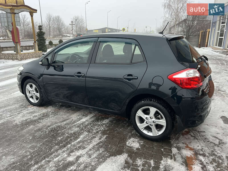 Хэтчбек Toyota Auris 2011 в Виннице