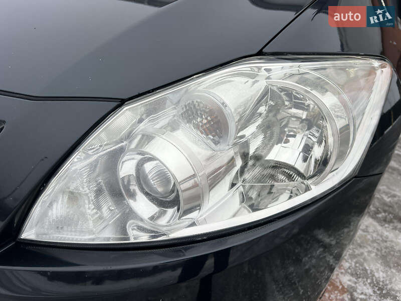 Хэтчбек Toyota Auris 2011 в Виннице