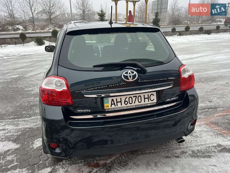 Хэтчбек Toyota Auris 2011 в Виннице