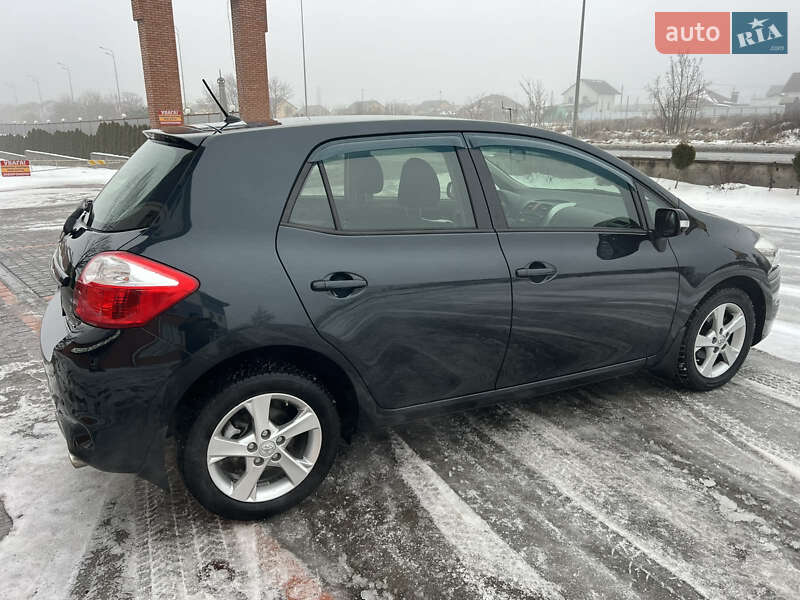 Хэтчбек Toyota Auris 2011 в Виннице