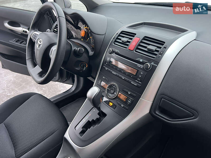 Хэтчбек Toyota Auris 2011 в Виннице