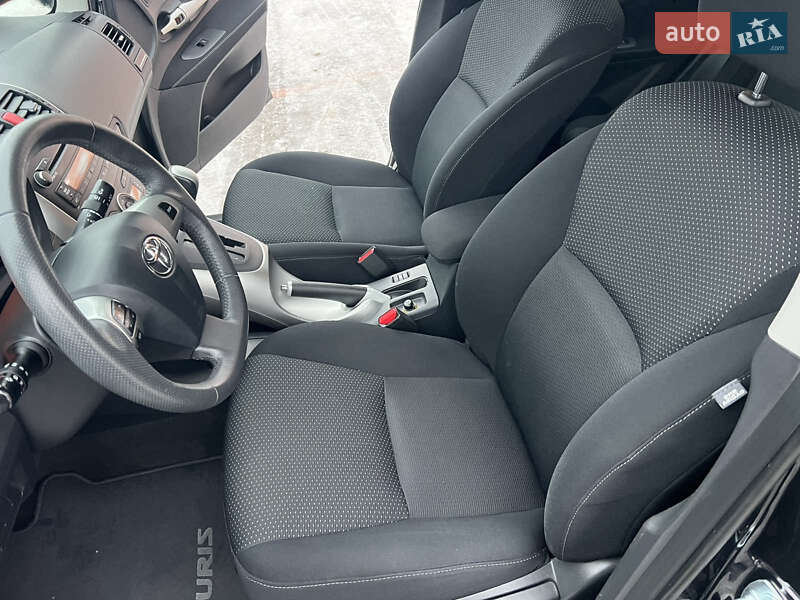 Хэтчбек Toyota Auris 2011 в Виннице