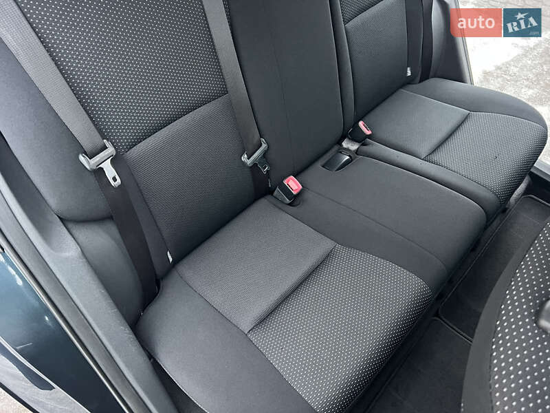 Хэтчбек Toyota Auris 2011 в Виннице