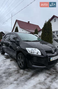Хэтчбек Toyota Auris 2008 в Валках
