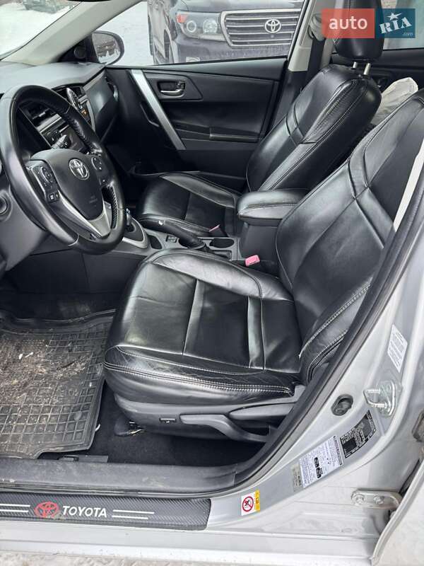 Хэтчбек Toyota Auris 2012 в Сумах