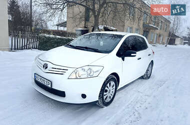 Хэтчбек Toyota Auris 2013 в Новой Ушице