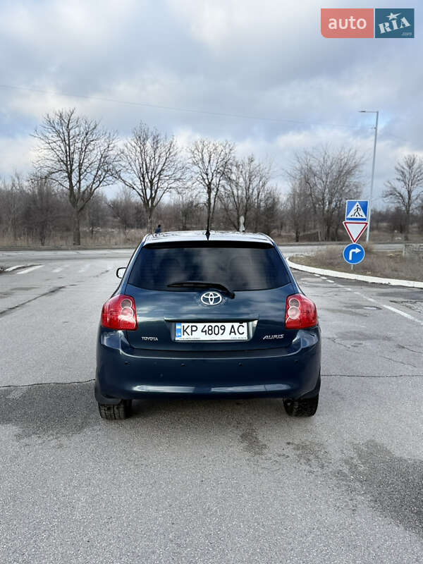 Хэтчбек Toyota Auris 2008 в Запорожье