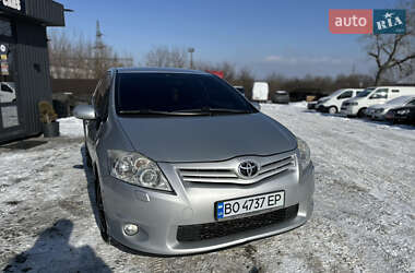 Хетчбек Toyota Auris 2011 в Кременці