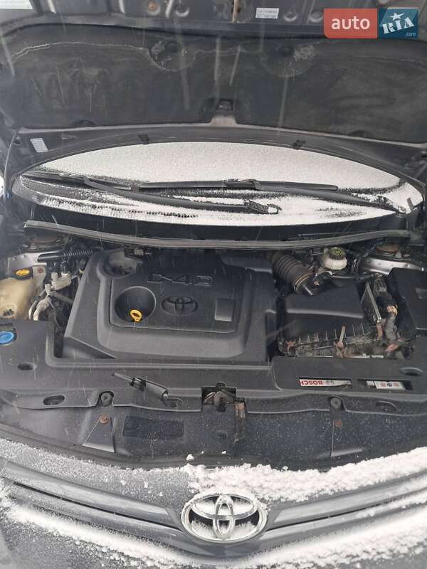 Хэтчбек Toyota Auris 2010 в Конотопе