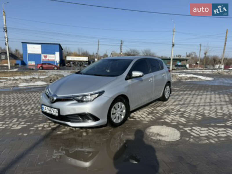 Toyota Auris 2015