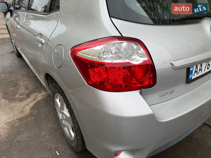 Хэтчбек Toyota Auris 2012 в Киеве