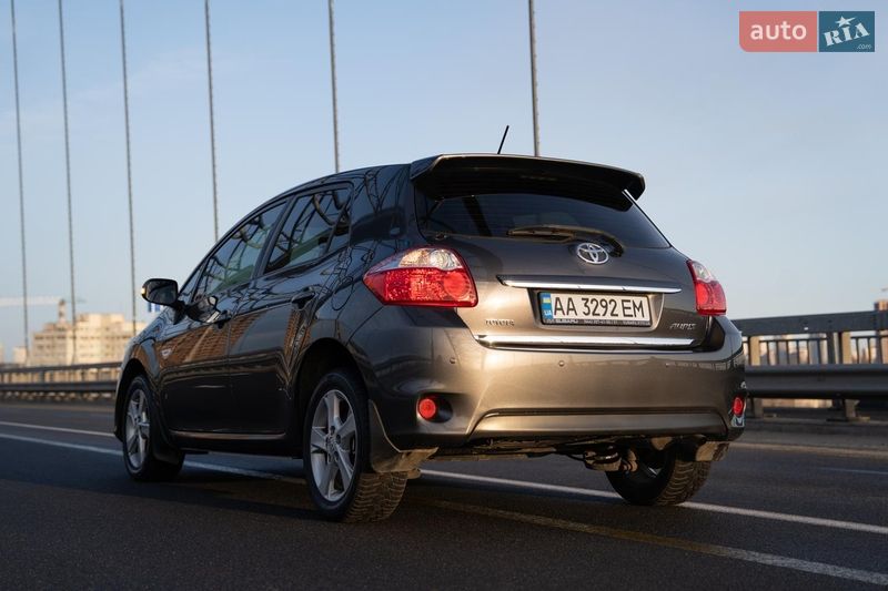 Хэтчбек Toyota Auris 2012 в Киеве