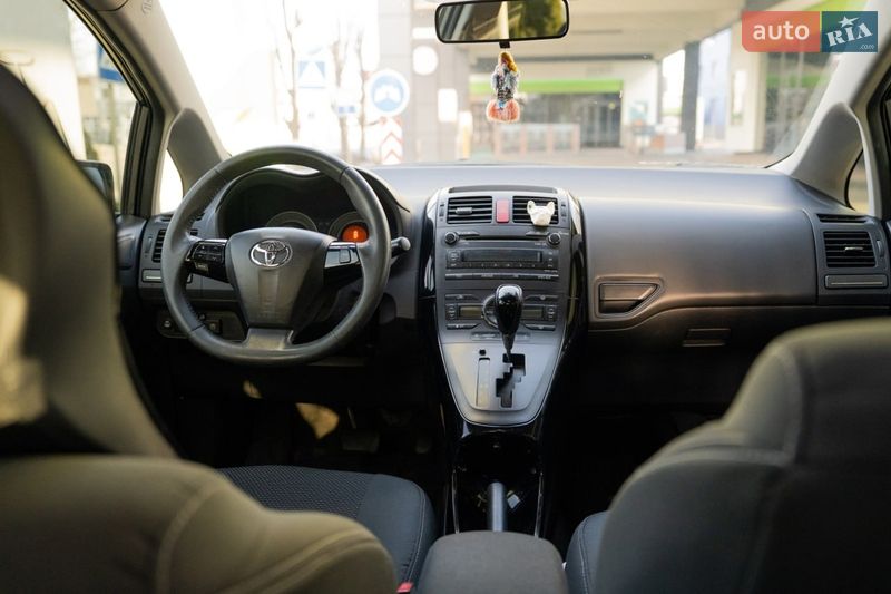 Хэтчбек Toyota Auris 2012 в Киеве