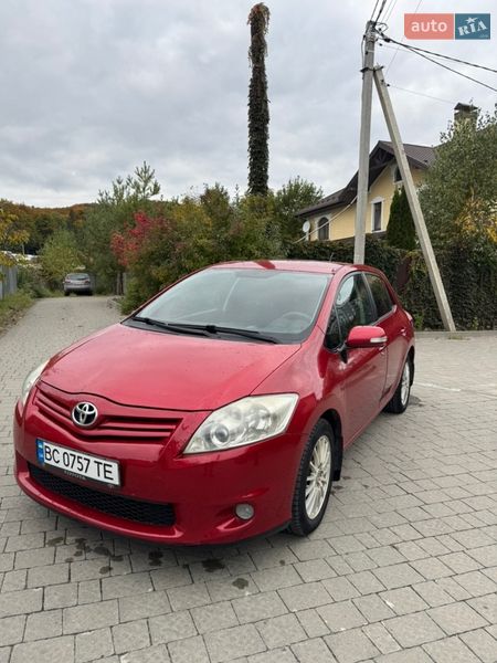 Хэтчбек Toyota Auris 2010 в Винниках