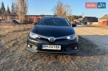 Универсал Toyota Auris 2015 в Ахтырке