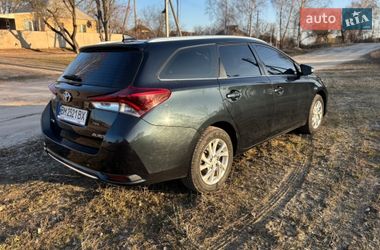 Универсал Toyota Auris 2015 в Ахтырке