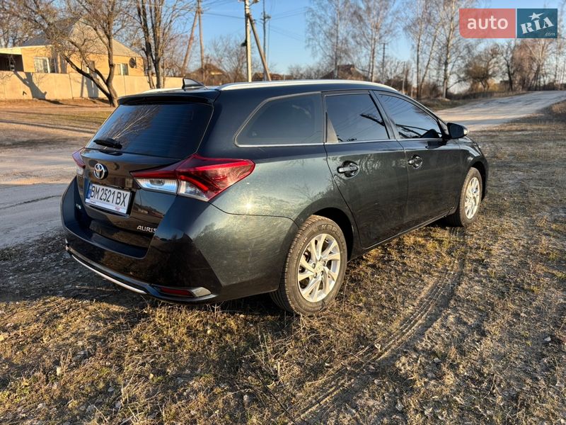 Универсал Toyota Auris 2015 в Ахтырке