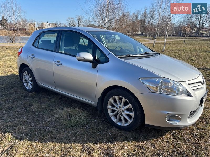 Хэтчбек Toyota Auris 2011 в Киеве
